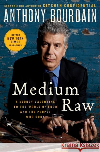 Medium Raw: A Bloody Valentine to the World of Food and the People Who Cook Anthony Bourdain 9780061718946 Ecco