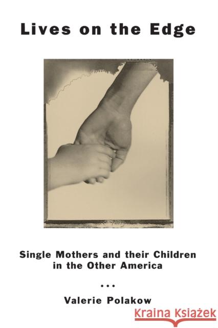 Lives on the Edge: Single Mothers and Their Children in the Other America Valerie Polakow 9780226671840 University of Chicago Press