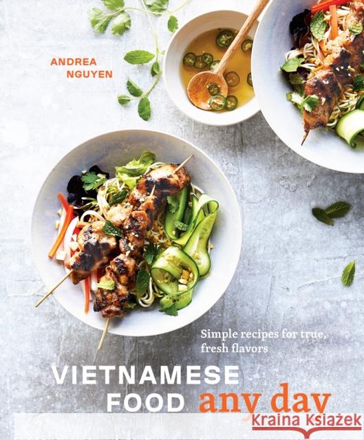 Vietnamese Food Any Day: Simple Recipes for True, Fresh Flavors [A Cookbook] Nguyen, Andrea 9780399580352