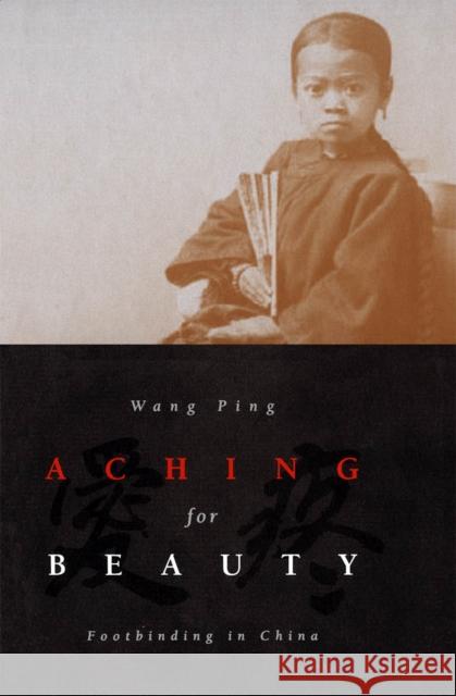 Aching for Beauty: Footbinding in China Wang Ping, Wang 9780816636051