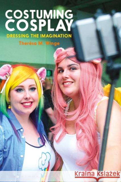 Costuming Cosplay: Dressing the Imagination Theresa M. Winge Joanne B. Eicher 9781350035911 Bloomsbury Academic