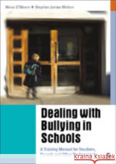 Dealing with Bullying in Schools: A Training Manual for Teachers, Parents and Other Professionals O′moore, Mona 9781412902809 Paul Chapman Publishing