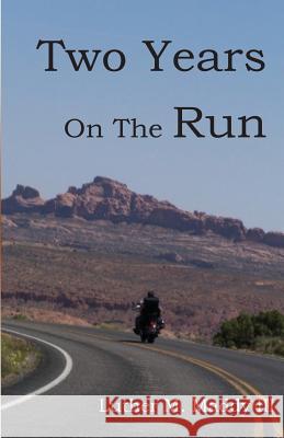 Two Years on the Run Luther M. Madd 9781468155327 Createspace