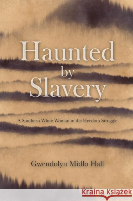 Haunted by Slavery: A Memoir of a Southern White Woman in the Freedom Struggle Gwendolyn Midl Pero G. Dagbovie 9781642594102