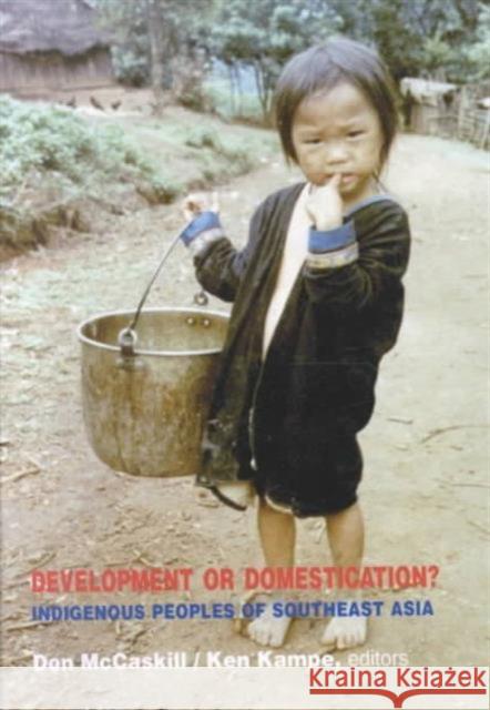 Development or Domestication?: Indigenous Peoples of Southeast Asia McCaskill, Don 9789747100334 Silkworm Books