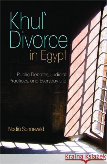 Khula Divorce in Egypt: Public Debates, Judicial Practices, and Everyday Life Sonneveld, Nadia 9789774164842