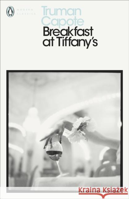 Breakfast at Tiffany's Capote 	Truman 9780141182797 Penguin Books Ltd - książka