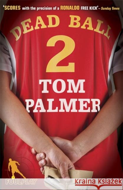 Foul Play: Dead Ball Tom Palmer 9780141323688 Penguin Random House Children's UK - książka