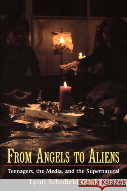 From Angels to Aliens: Teenagers, the Media, and the Supernatural Clark, Lynn Schofield 9780195300239 Oxford University Press - książka