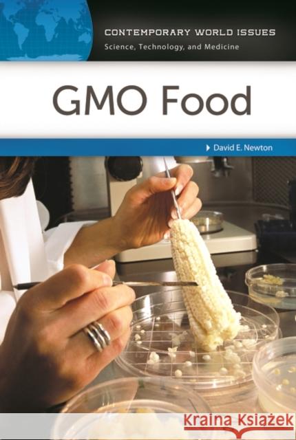GMO Food: A Reference Handbook Newton, David 9781610696852 ABC-CLIO - książka