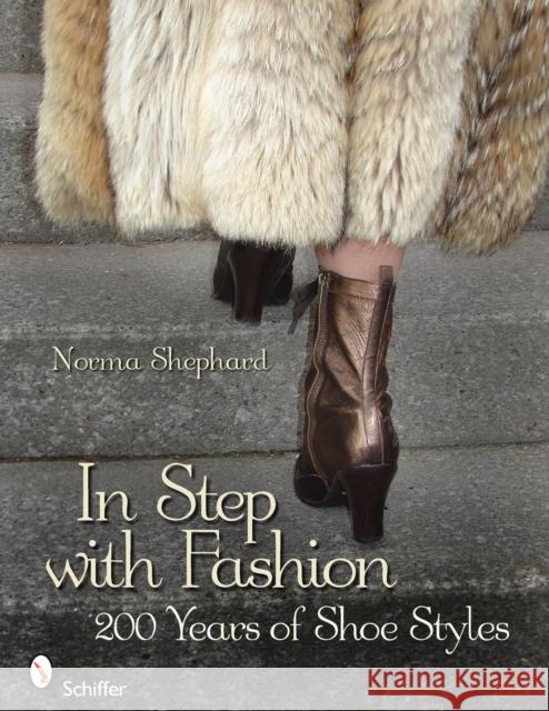 In Step with Fashion: 200 Years of Shoe Styles Norma Shephard 9780764328176 Schiffer Publishing - książka