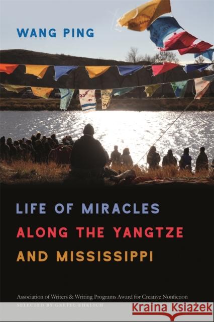 Life of Miracles Along the Yangtze and Mississippi Ping Wang 9780820353920 University of Georgia Press - książka