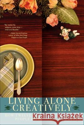 Living Alone Creatively: How Twelve People Do It Ely, Stanley E. 9780595387618 iUniverse - książka