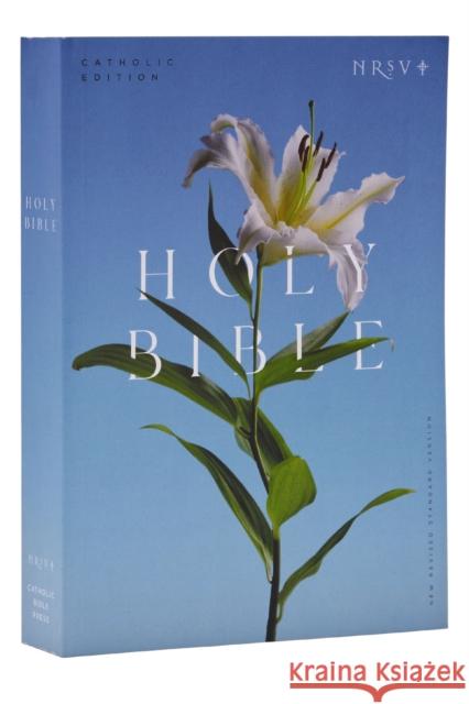 NRSV Catholic Edition Bible, Easter Lily Paperback (Global Cover Series): Holy Bible Catholic Bible Press 9781400337170 Thomas Nelson Publishers - książka