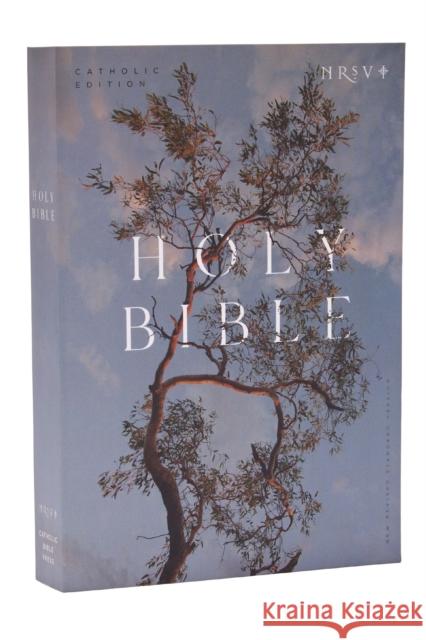 NRSV Catholic Edition Bible, Eucalyptus Paperback (Global Cover Series): Holy Bible Catholic Bible Press 9781400337187 Thomas Nelson Publishers - książka