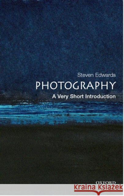 Photography: A Very Short Introduction Steve Edwards 9780192801647 Oxford University Press - książka