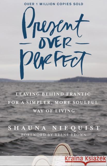 Present Over Perfect: Leaving Behind Frantic for a Simpler, More Soulful Way of Living Niequist, Shauna 9780310346715 Zondervan - książka