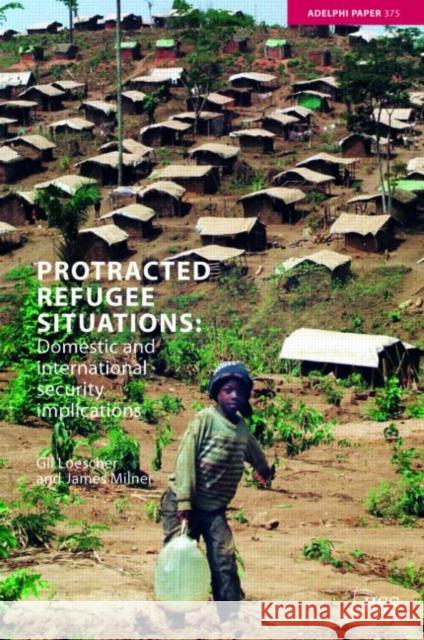 Protracted Refugee Situations : Domestic and International Security Implications Gil Loescher James Milner 9780415382984 Routledge - książka