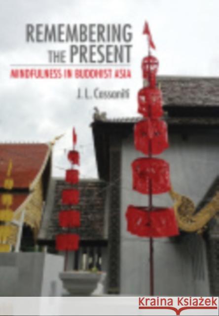 Remembering the Present: Mindfulness in Buddhist Asia Julia L. Cassaniti 9781501707995 Cornell University Press - książka