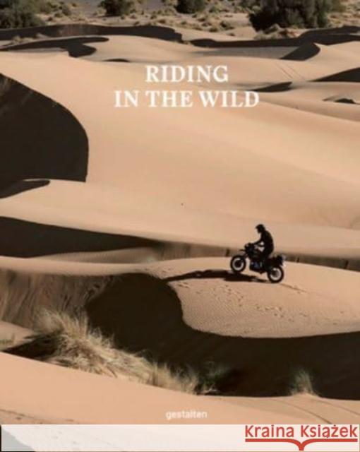 Riding in the Wild: Motorcycle Adventures Off and on the Roads Gestalten                                Jordan Gibbons 9783967041279 Die Gestalten Verlag - książka