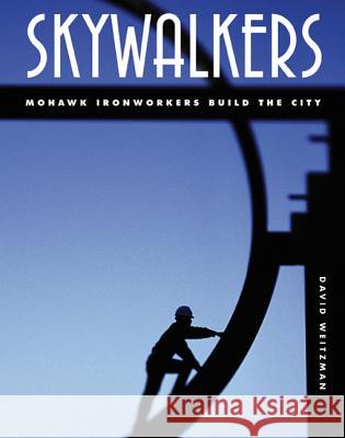 Skywalkers: Mohawk Ironworkers Build the City David Weitzman 9781596431621 Flash Point - książka