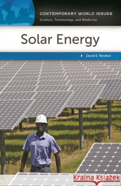 Solar Energy: A Reference Handbook Newton, David 9781610696951 ABC-CLIO - książka