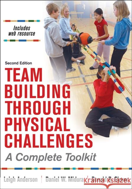 Team Building Through Physical Challenges: A Complete Toolkit Leigh Ann Anderson Daniel M. Midura Donald R. Glover 9781492566922 Human Kinetics Publishers - książka