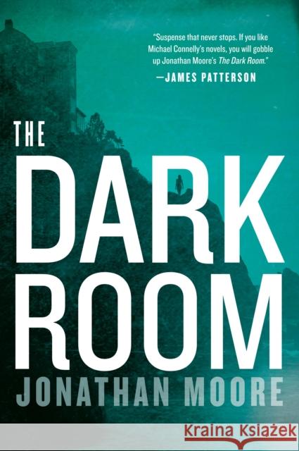 The Dark Room Jonathan Moore 9781328745569 Mariner Books - książka