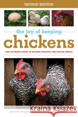 The Joy of Keeping Chickens: The Ultimate Guide to Raising Poultry for Fun or Profit Jennifer Megyesi Geoff Hansen 9781632204677 Skyhorse Publishing - książka