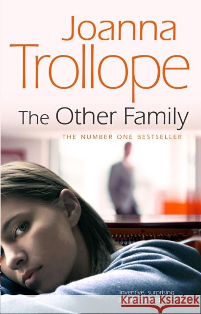 The Other Family: an utterly compelling novel from bestselling author Joanna Trollope Joanna Trollope 9780552775434 Transworld Publishers - książka