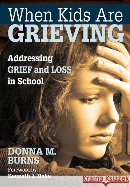 When Kids Are Grieving: Addressing Grief and Loss in School Donna M. Burns 9781412974905 Corwin Press - książka