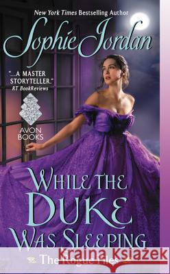 While the Duke Was Sleeping: The Rogue Files Sophie Jordan 9780062222541 Avon Books - książka
