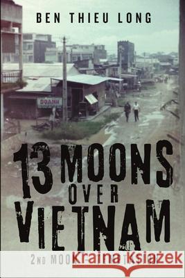 13 Moons over Vietnam: 2nd Moon - Temptation Ben Thieu Long 9781684706266 Lulu Publishing Services - książka