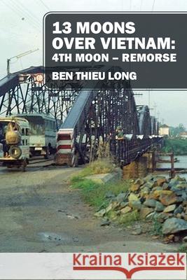 13 Moons over Vietnam: 4th Moon Remorse Ben Thieu Long 9781977236913 Outskirts Press - książka