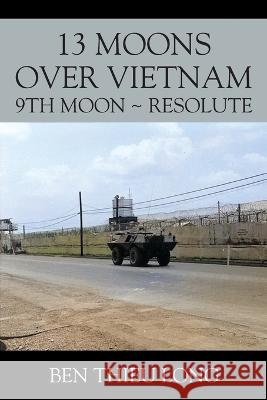 13 Moons over Vietnam: 9th Moon Resolute Ben Thieu Long 9781977259912 Outskirts Press - książka
