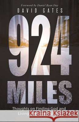 924 Miles: Thoughts on Finding God and Living a Meaningful Life David Gates 9781490874982 WestBow Press - książka