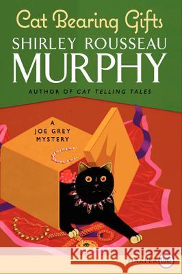 Cat Bearing Gifts: A Joe Grey Mystery Shirley Rousseau Murphy 9780062201409
