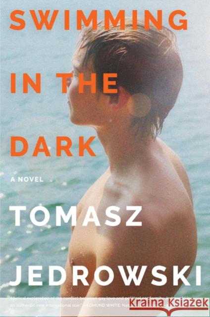 Swimming in the Dark: A Novel Tomasz Jedrowski 9780062890016