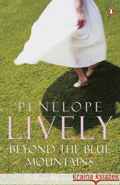 Beyond the Blue Mountains  Lively, Penelope 9780140256932