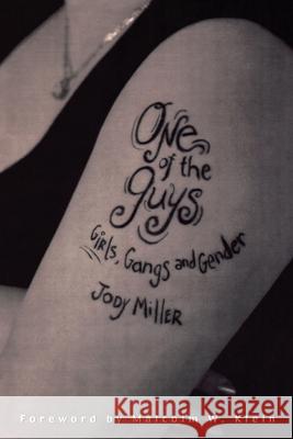 One of the Guys: Girls, Gangs, and Gender Jody Miller 9780195130782 Oxford University Press, USA