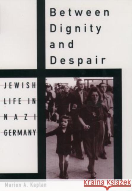Between Dignity and Despair: Jewish Life in Nazi Germany Marion A. Kaplan 9780195130928 Oxford University Press