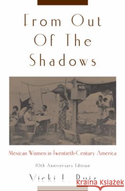 From Out of the Shadows: Mexican Women in Twentieth-Century America Vicki L. Ruiz 9780195374773 Oxford University Press, USA