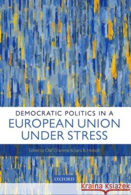 Democratic Politics in a European Union Under Stress Olaf Cramme Sara B. Hobolt 9780198724483 Oxford University Press, USA