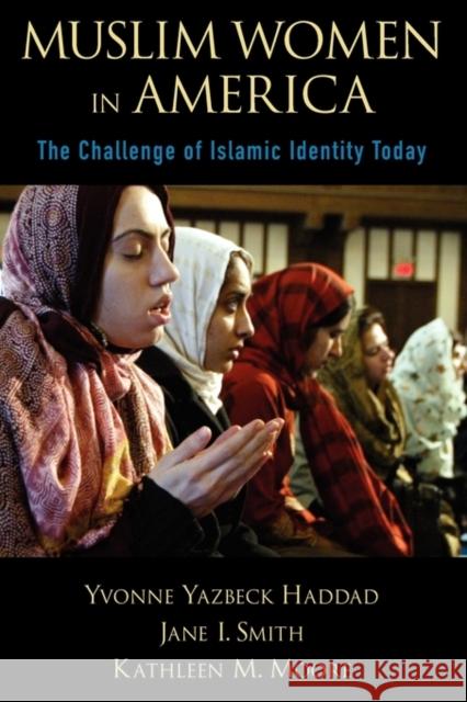 Muslim Women in America: The Challenge of Islamic Identity Today Haddad, Yvonne Yazbeck 9780199793341 Oxford University Press, USA