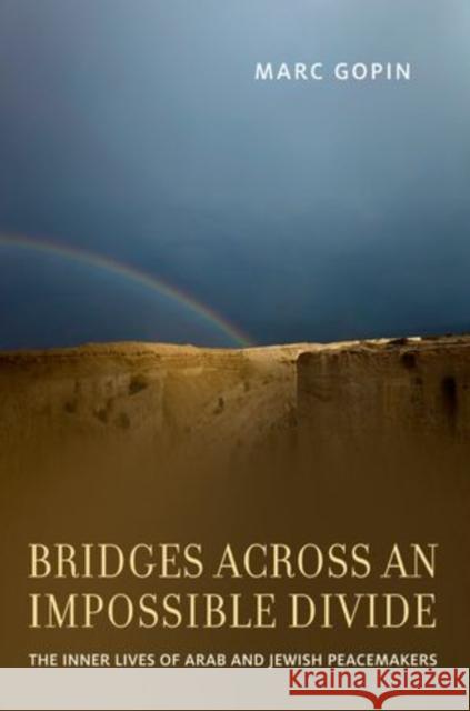 Bridges Across an Impossible Divide: The Inner Lives of Arab and Jewish Peacemakers Gopin, Marc 9780199916986 0
