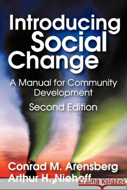 Introducing Social Change: A Manual for Community Development Arensberg, Conrad M. 9780202362786 Aldine