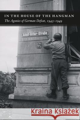 In the House of the Hangman: The Agonies of German Defeat, 1943-1949 Olick, Jeffrey K. 9780226103341