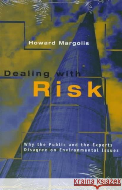 Dealing with Risk: Why the Public and the Experts Disagree on Environmental Issues Margolis, Howard 9780226505299 University of Chicago Press
