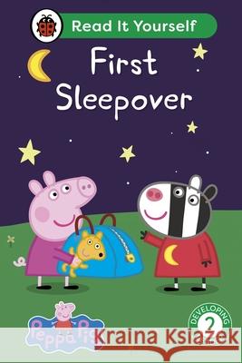 Peppa Pig First Sleepover: Read It Yourself - Level 2 Developing Reader Peppa Pig 9780241565391 Penguin Random House Children's UK