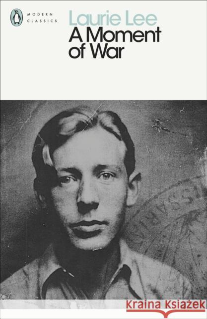 A Moment of War Laurie Lee 9780241953297 PENGUIN GROUP